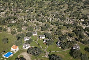 LOS CHOZOS DE LA DEHESA